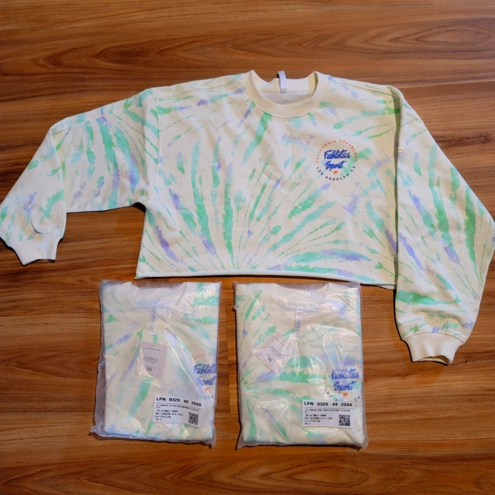 SMALL Fabletics cropped crewneck tie dye spin